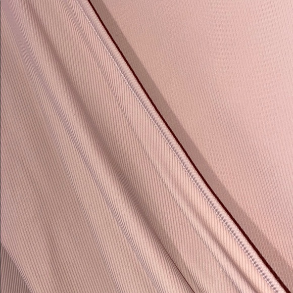 pink long sleeve cross cross crop top - Picture 3 of 3